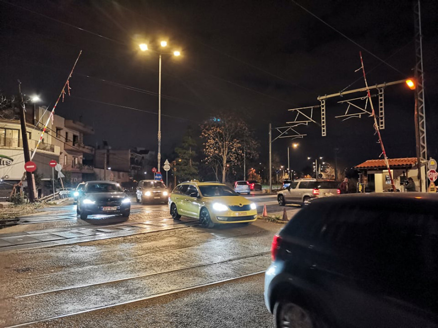 Συρμός του Προαστιακού παρέσυρε 16χρονο στον Ταύρο - Νοσηλεύεται διασωληνωμένος