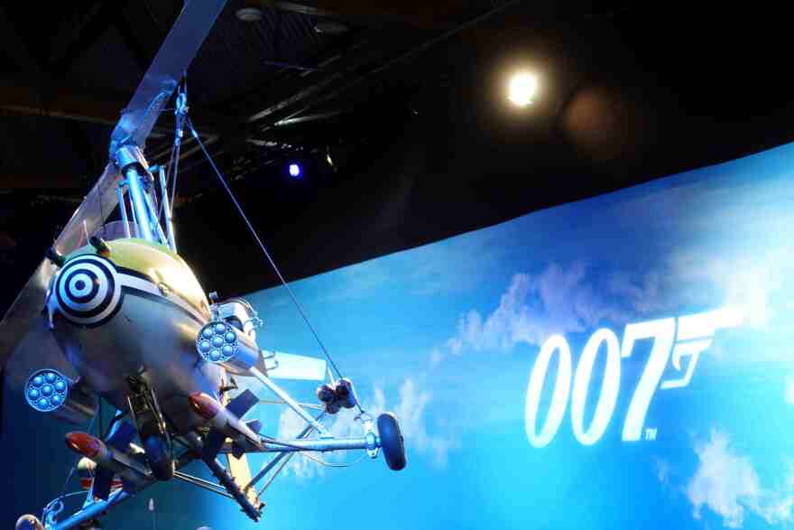 Τζέιμς Μποντ: Μια έκθεση... όνειρο για τους λάτρεις του «007» - Οχήματα, ρούχα και σκηνικά