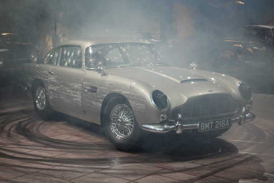 Τζέιμς Μποντ: Μια έκθεση... όνειρο για τους λάτρεις του «007» - Οχήματα, ρούχα και σκηνικά