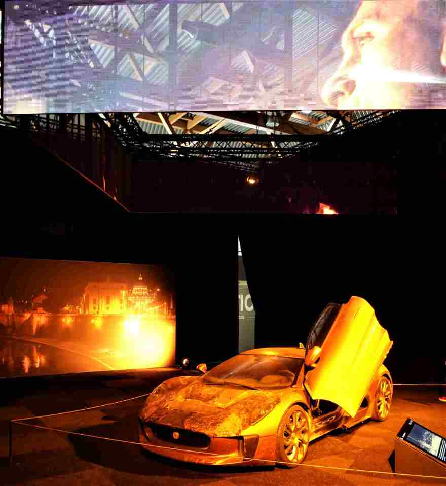 Τζέιμς Μποντ: Μια έκθεση... όνειρο για τους λάτρεις του «007» - Οχήματα, ρούχα και σκηνικά