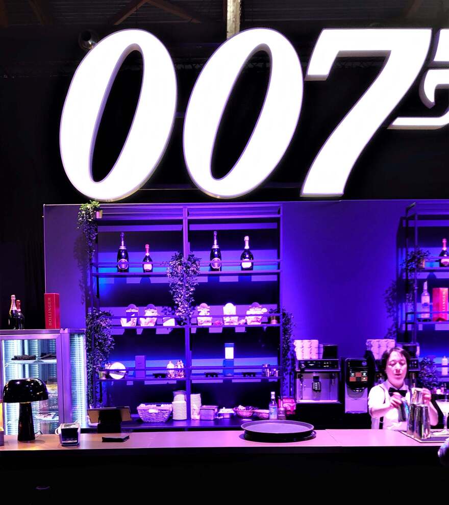 Τζέιμς Μποντ: Μια έκθεση... όνειρο για τους λάτρεις του «007» - Οχήματα, ρούχα και σκηνικά