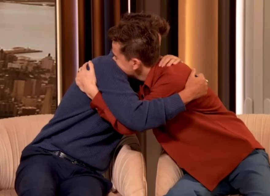 Ο Ρομπ Λόου δίνει στον γιο του την κονκάρδα νηφαλιότητας - Είμαι υπερήφανος για εσένα