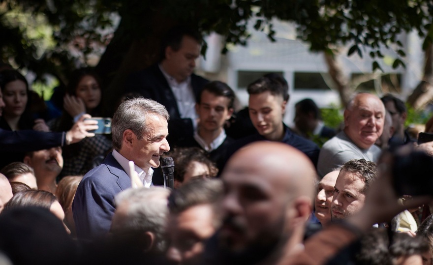 Μητσοτάκης: Από παραμύθια χορτάσαμε - Τσίπρας: Θα σας πω ένα παραμύθι για μια μικρή χώρα που τη λέγανε Ελλάδα