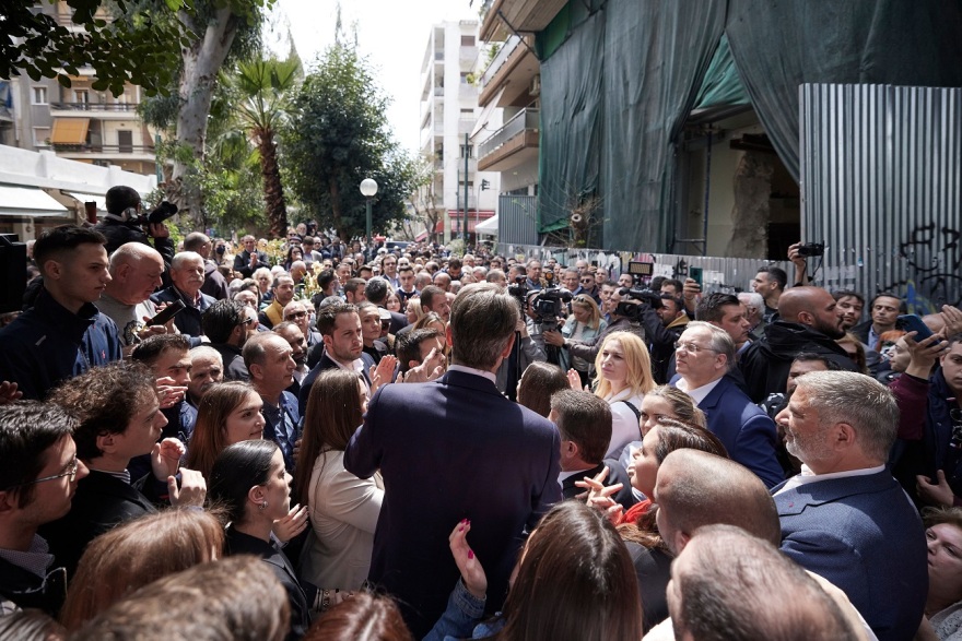 Μητσοτάκης: Από παραμύθια χορτάσαμε - Τσίπρας: Θα σας πω ένα παραμύθι για μια μικρή χώρα που τη λέγανε Ελλάδα