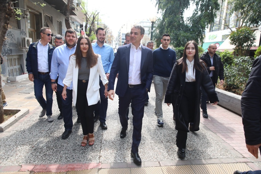 Μητσοτάκης: Από παραμύθια χορτάσαμε - Τσίπρας: Θα σας πω ένα παραμύθι για μια μικρή χώρα που τη λέγανε Ελλάδα