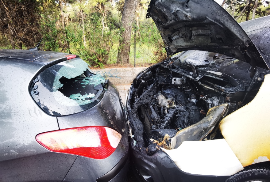 Ζωγράφου: Επεισόδια στην Πανεπιστημιούπολη - Φωτιές σε κάδους και ζημιές σε αυτοκίνητα