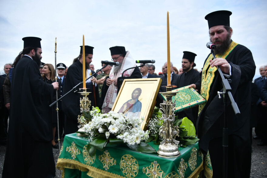 Λάρισα: Θρήνος στα Τέμπη στο μνημόσυνο για τα θύματα του σιδηροδρομικού δυστυχήματος