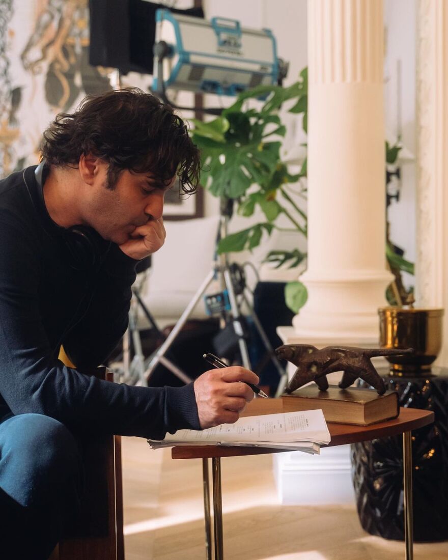 Maestro 2: O Χριστόφορος Παπακαλιάτης ανέβασε φωτογραφίες από τα γυρίσματα - «Είμαι πολύ τυχερός τελικά»