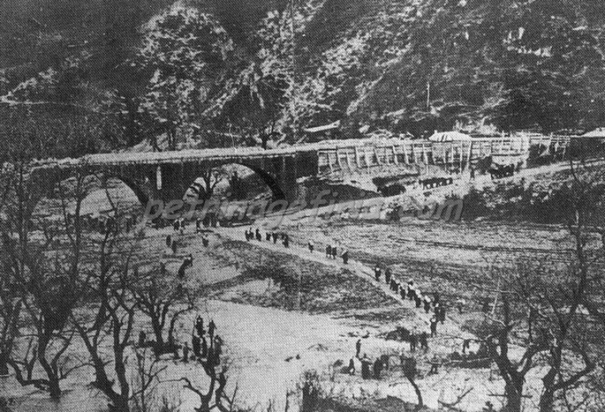 Ήπειρος: Οι μαγευτικοί «Αγιοί», το μυστηριώδες μοναστήρι στον βράχο και η γέφυρα με την απίστευτη ιστορία