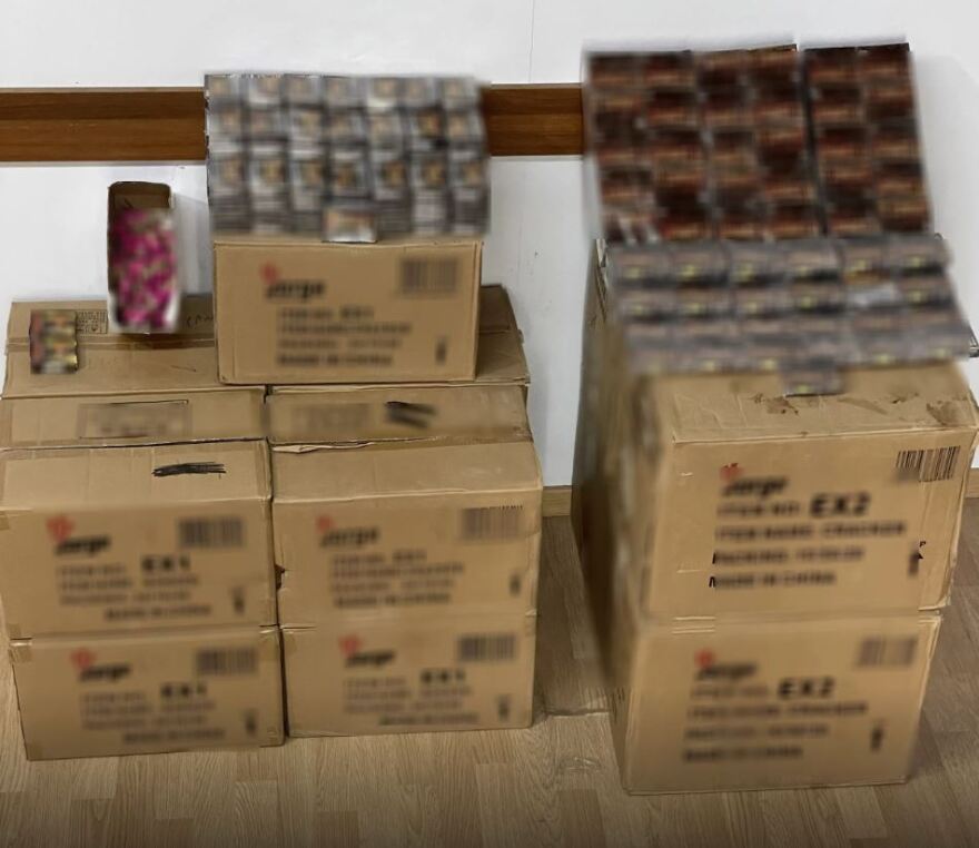 Ρέθυμνο: Τον έπιασαν με πάνω από 110.000 κροτίδες - Τις είχε στην επιχείρησή του