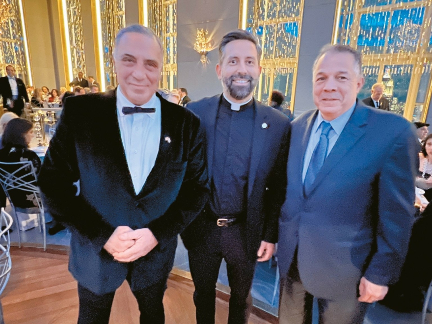 Ο Νίκος Τσάκος βραβεύτηκε ως Πρόσωπο της Χρονιάς στο Μανχάταν - Δείτε φωτογραφίες