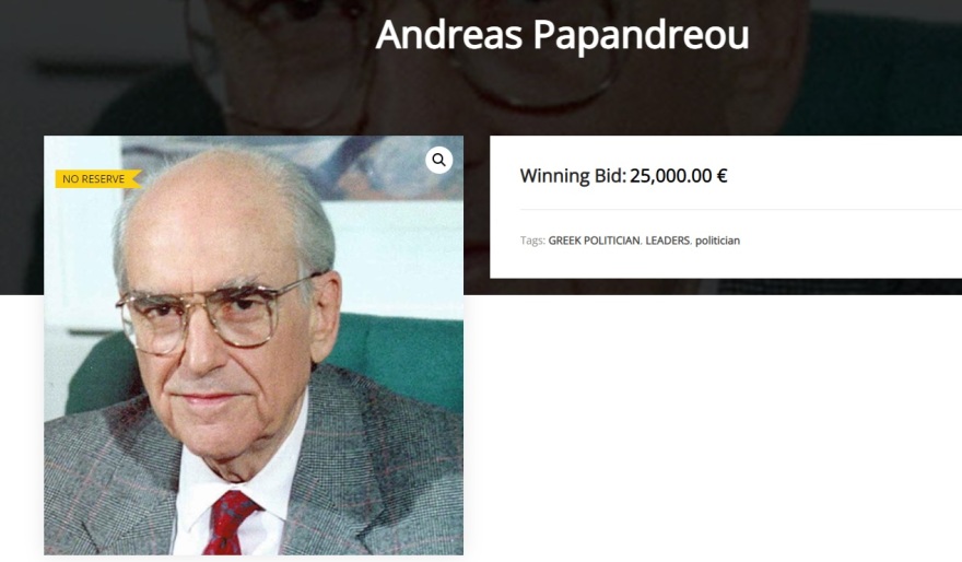 Πουλήθηκαν για €25.000 σε δημοπρασία τα εμβληματικά γυαλιά του Ανδρέα Παπανδρέου