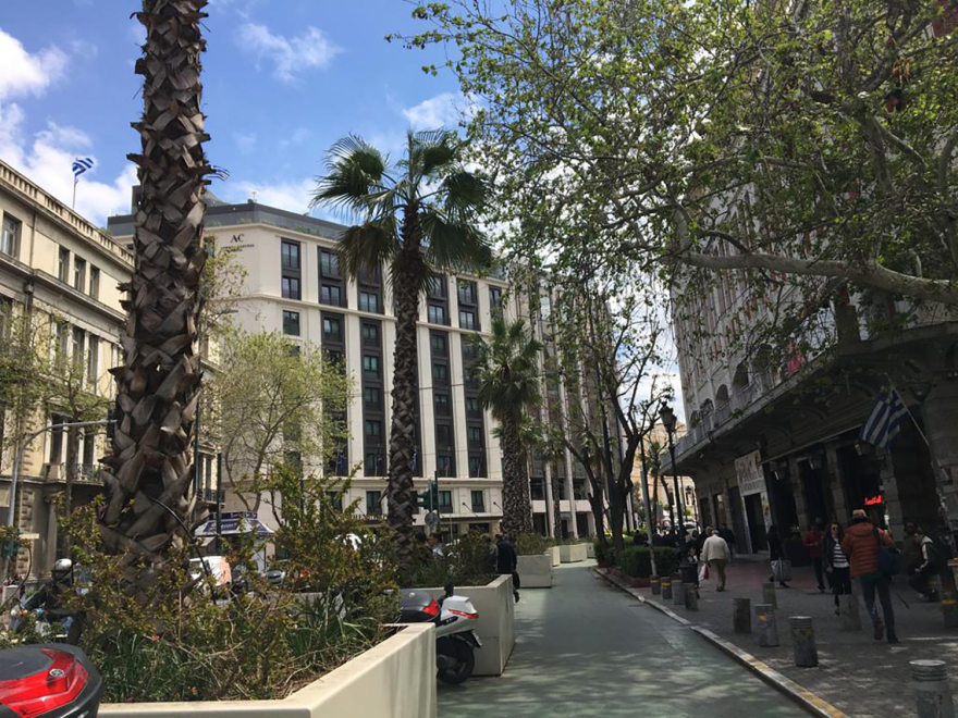 Μεγάλος Περίπατος: Μεγαλοβδομαδιάτικη ταλαιπωρία - «Μετακομίζουν» οι φοίνικες από την Πανεπιστημίου (Βίντεο και φωτογραφίες) 