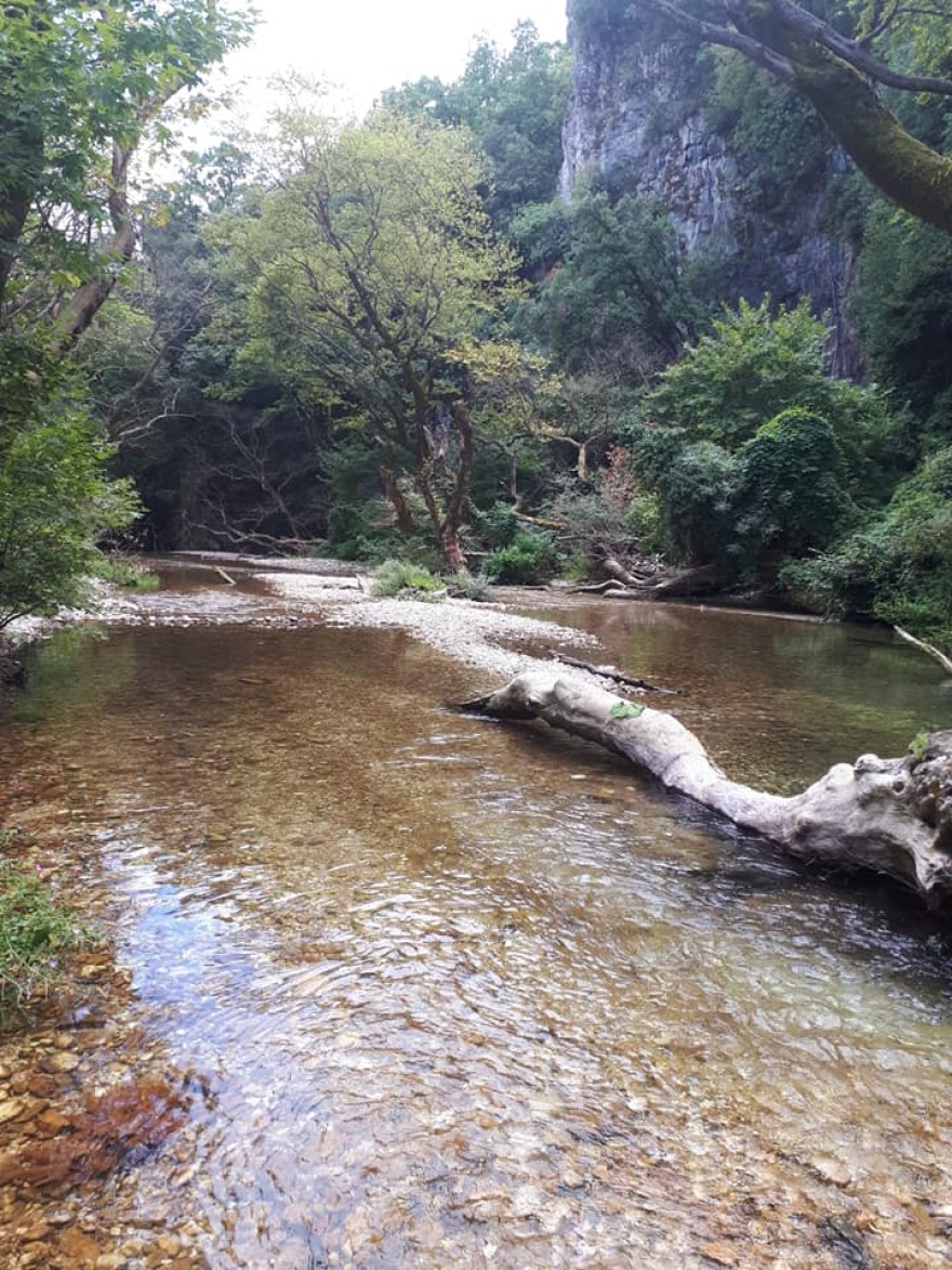 Το μυστηριώδες μοναστήρι στον βράχο και η γέφυρα των Αγιών στην Ήπειρο με την απίστευτη ιστορία