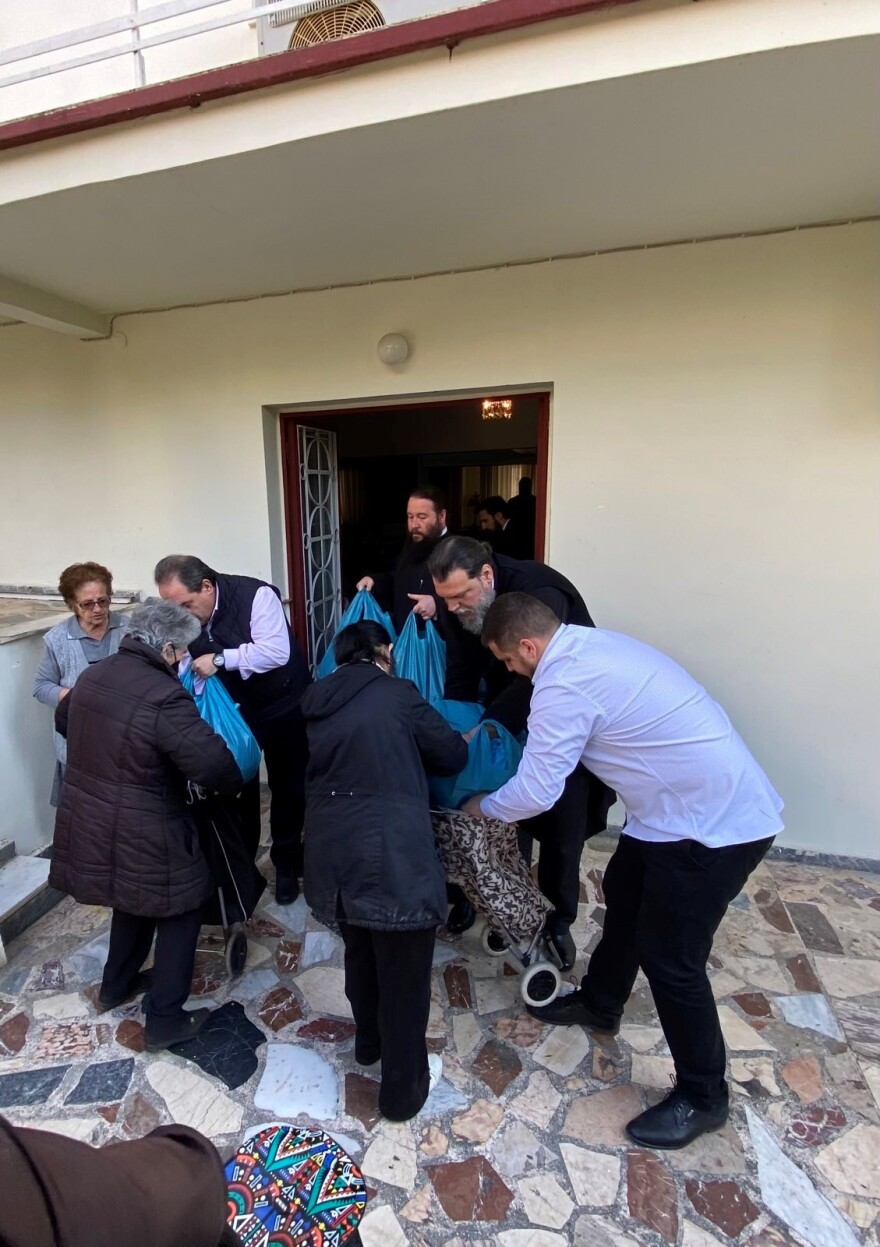 Ιερά Μητρόπολη Νέας Ιωνίας: Μοίρασε «Δέματα Αγάπης» σε ευάλωτους συμπολίτες ενόψει Πάσχα (φωτογραφίες)