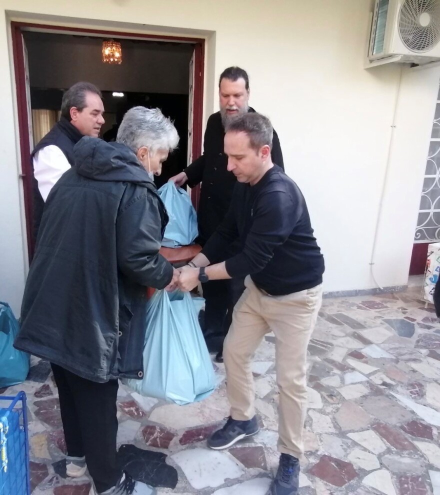 Ιερά Μητρόπολη Νέας Ιωνίας: Μοίρασε «Δέματα Αγάπης» σε ευάλωτους συμπολίτες ενόψει Πάσχα (φωτογραφίες)