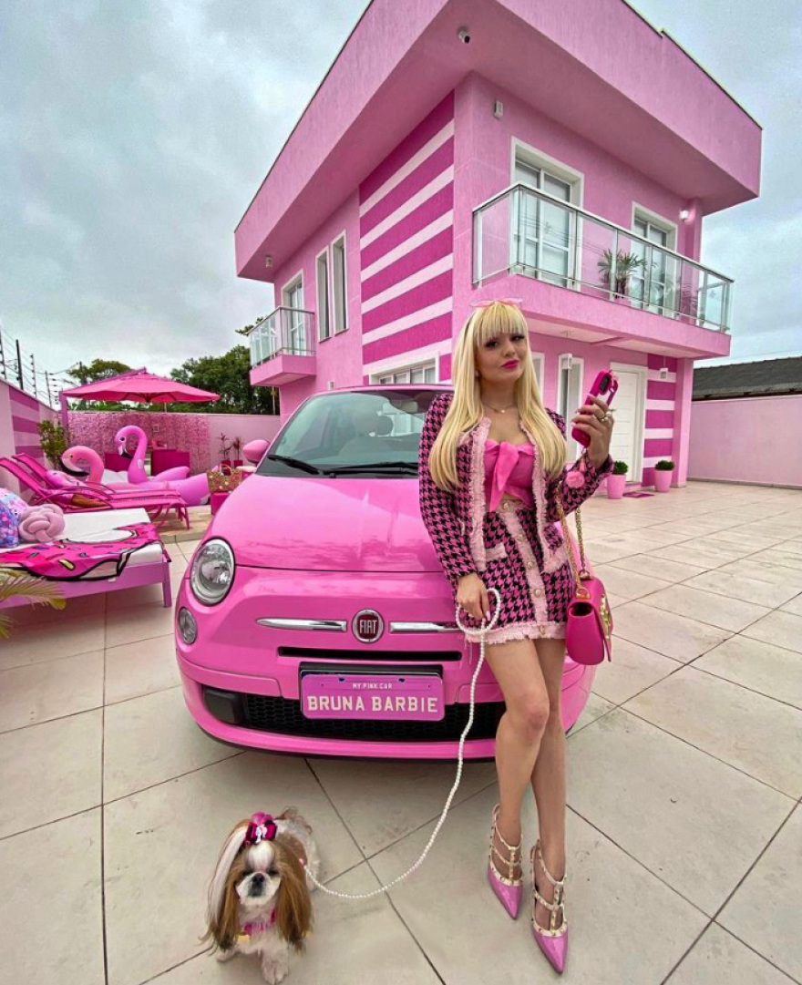 Bruna Barbie: Η Βραζιλιάνα που ζει στον κόσμο της... Barbie - Δείτε φωτογραφίες