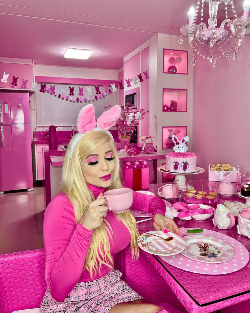 Bruna Barbie: Η Βραζιλιάνα που ζει στον κόσμο της... Barbie - Δείτε φωτογραφίες