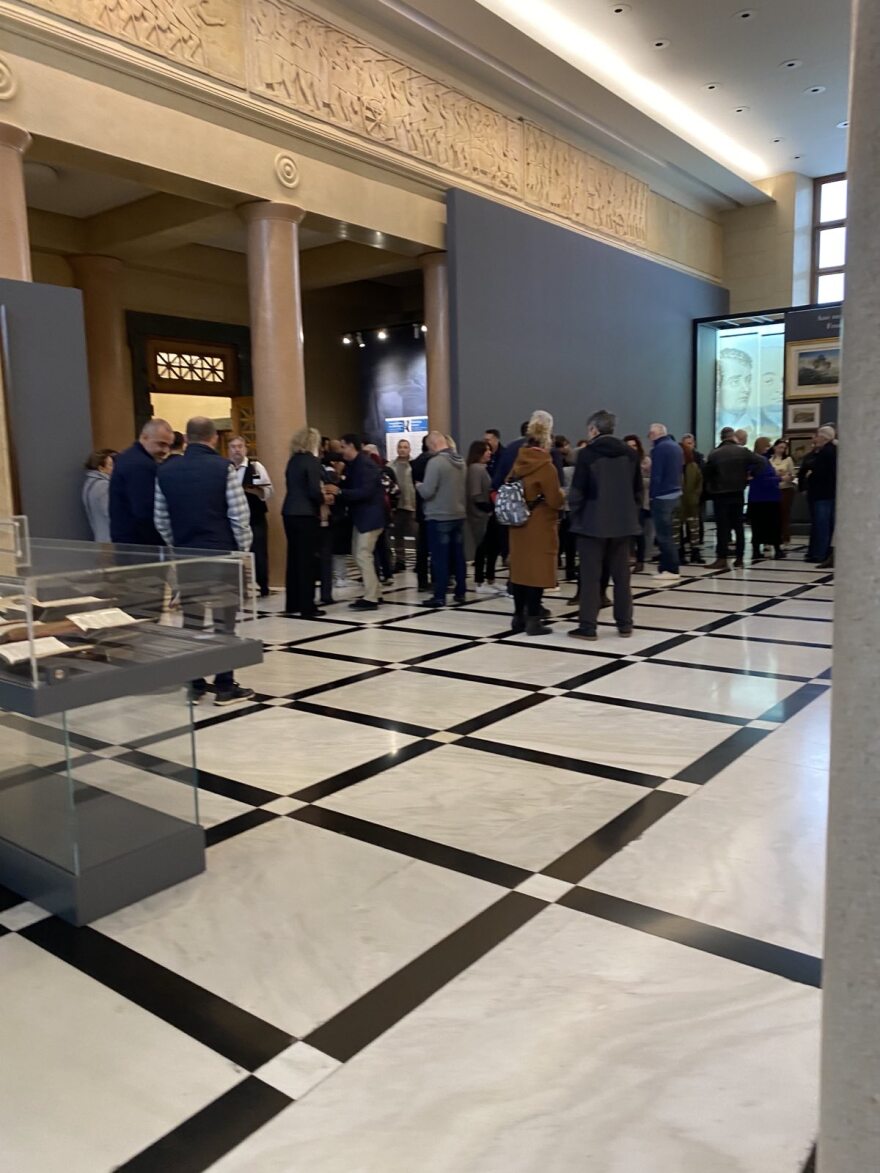 Βουλή: Παράσταση διαμαρτυρίας στο περιστύλιο του κοινοβουλίου από τον Σύλλογο Υπαλλήλων