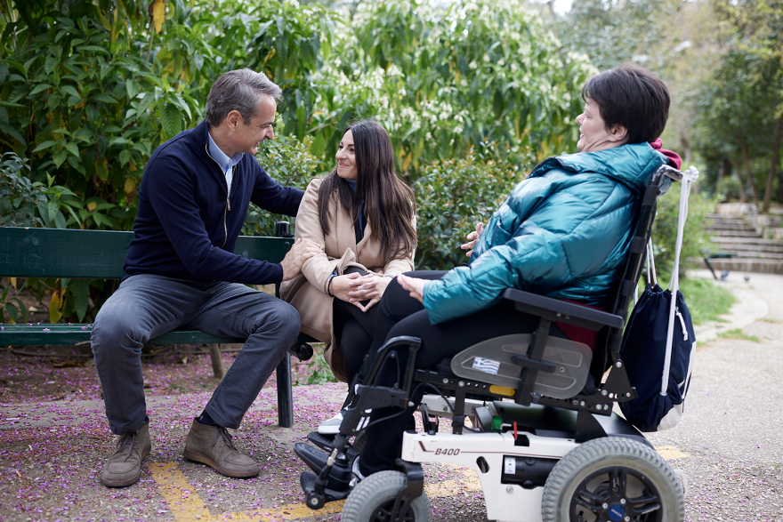 Ο Μητσοτάκης επισκέφθηκε την Παραολυμπιονίκη Άννα Ντέντα που εντάχθηκε στον «Προσωπικό Βοηθό» - Δείτε την ανάρτησή του