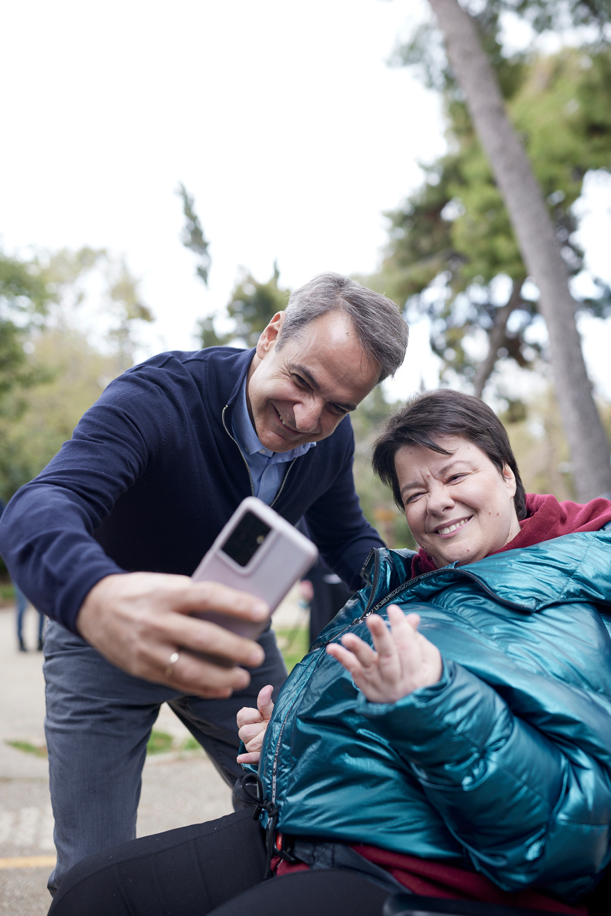 Ο Μητσοτάκης επισκέφθηκε την Παραολυμπιονίκη Άννα Ντέντα που εντάχθηκε στον «Προσωπικό Βοηθό» - Δείτε την ανάρτησή του