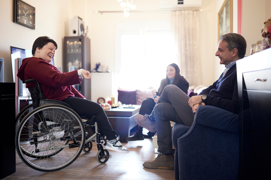 Ο Μητσοτάκης επισκέφθηκε την Παραολυμπιονίκη Άννα Ντέντα που εντάχθηκε στον «Προσωπικό Βοηθό» - Δείτε την ανάρτησή του