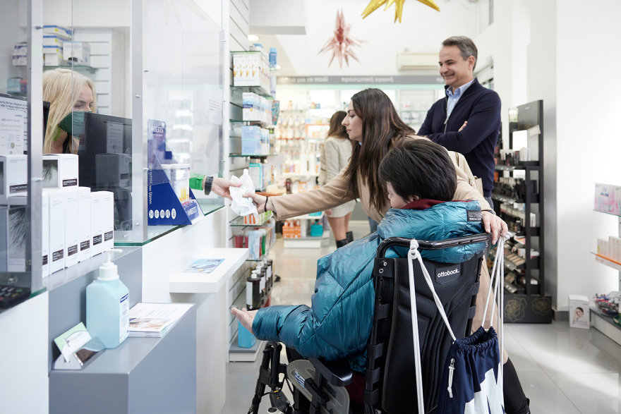 Ο Μητσοτάκης επισκέφθηκε την Παραολυμπιονίκη Άννα Ντέντα που εντάχθηκε στον «Προσωπικό Βοηθό» - Δείτε την ανάρτησή του