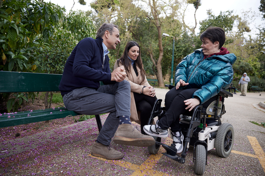 Ο Μητσοτάκης επισκέφθηκε την Παραολυμπιονίκη Άννα Ντέντα που εντάχθηκε στον «Προσωπικό Βοηθό» - Δείτε την ανάρτησή του