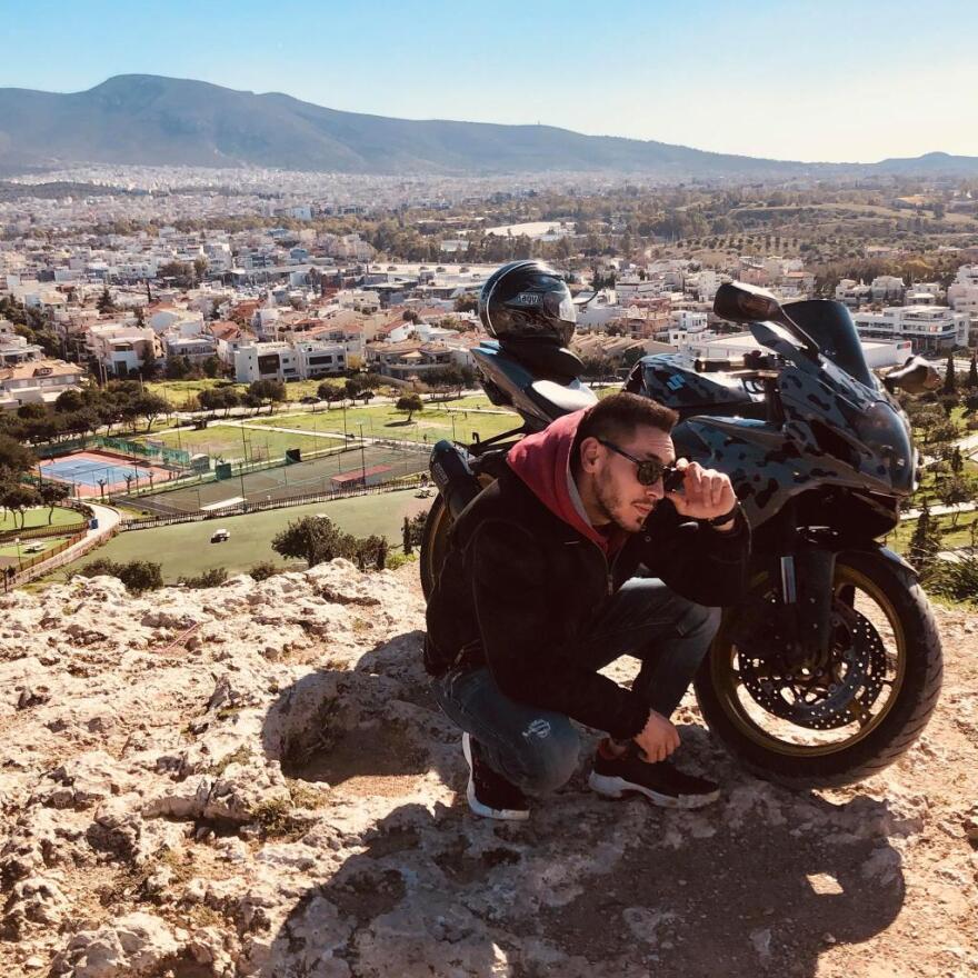 Δυστύχημα στον Άλιμο: Η στιγμή που ο οδηγός του Smart βγαίνει από το αυτοκίνητο – Δείτε βίντεο