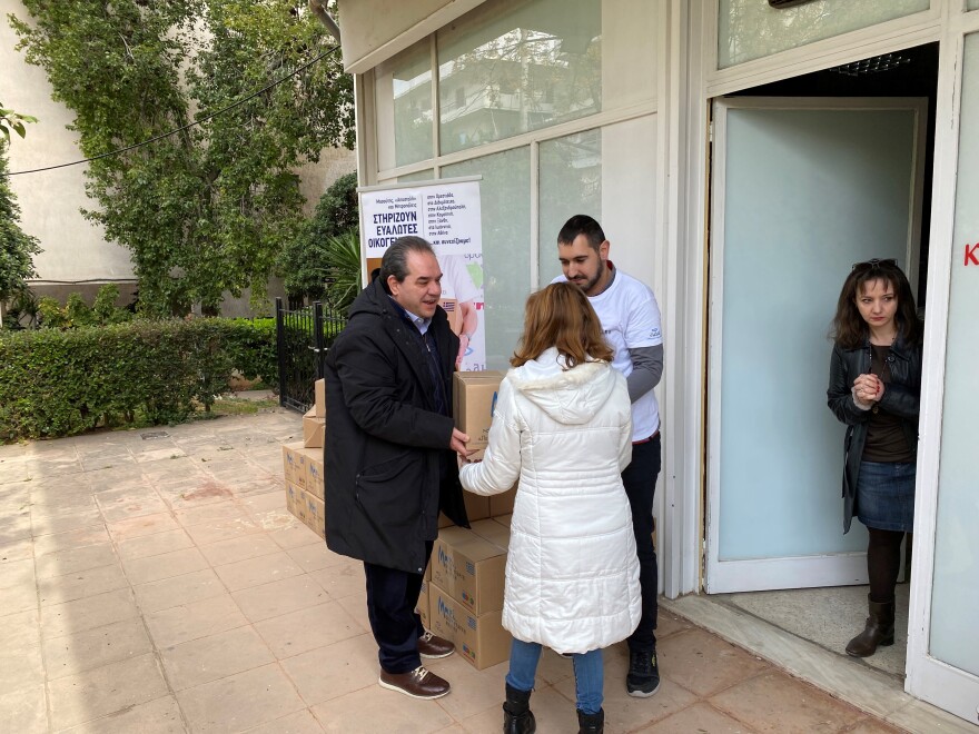 «Αποστολή»: Φρόντισε να κάνουν πασχαλινό τραπέζι 2.853 οικονομικά ευάλωτες οικογένειες (φωτογραφίες)