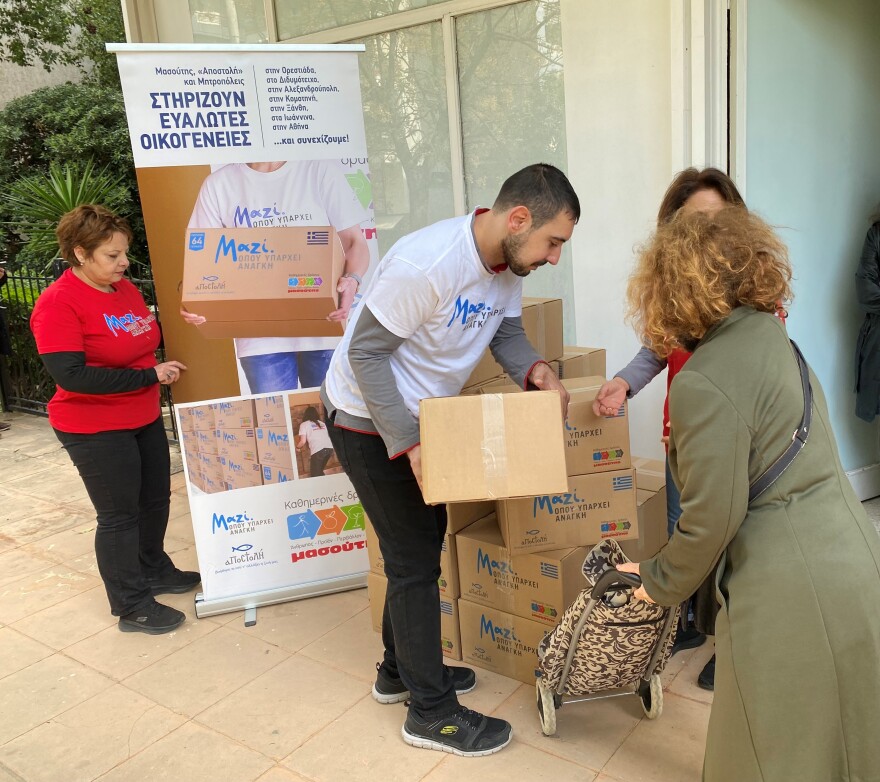 «Αποστολή»: Φρόντισε να κάνουν πασχαλινό τραπέζι 2.853 οικονομικά ευάλωτες οικογένειες (φωτογραφίες)