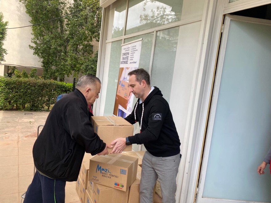 «Αποστολή»: Φρόντισε να κάνουν πασχαλινό τραπέζι 2.853 οικονομικά ευάλωτες οικογένειες (φωτογραφίες)