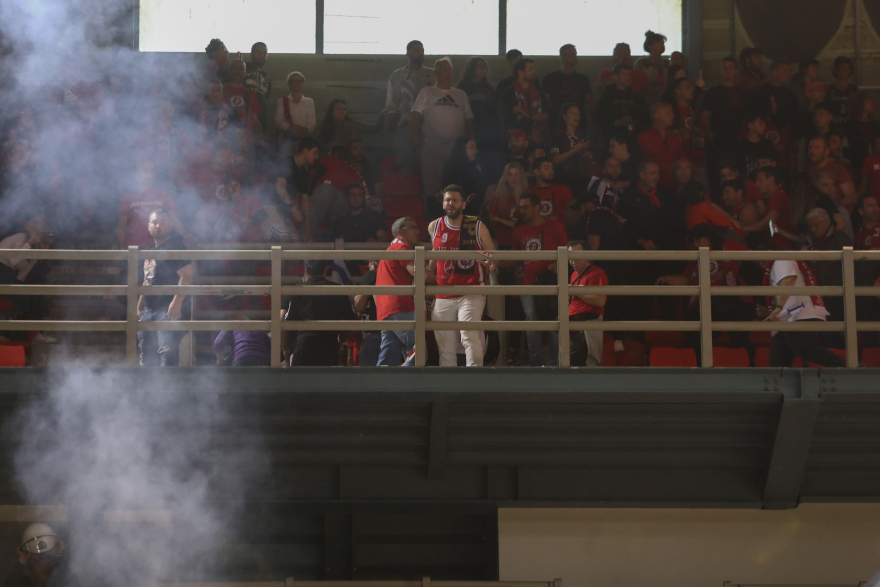 ΑΕΚ - Χάποελ: Eπεισόδια, προσωρινή διακοπή και καθυστέρηση στην έναρξη του 2ου ημιχρόνου 