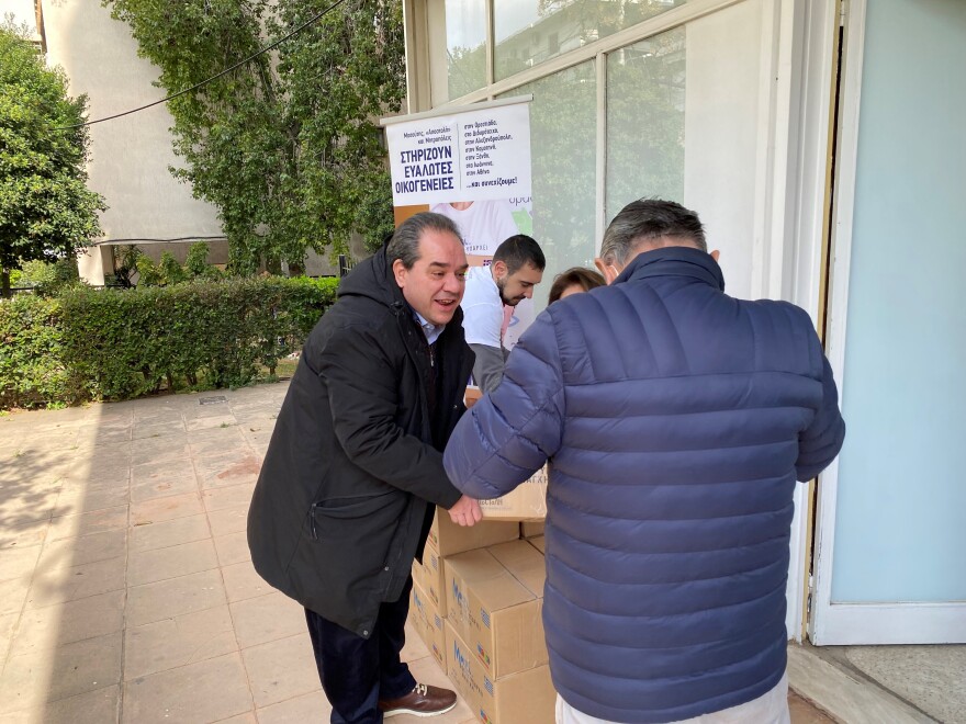 «Αποστολή»: Φρόντισε να κάνουν πασχαλινό τραπέζι 2.853 οικονομικά ευάλωτες οικογένειες (φωτογραφίες)