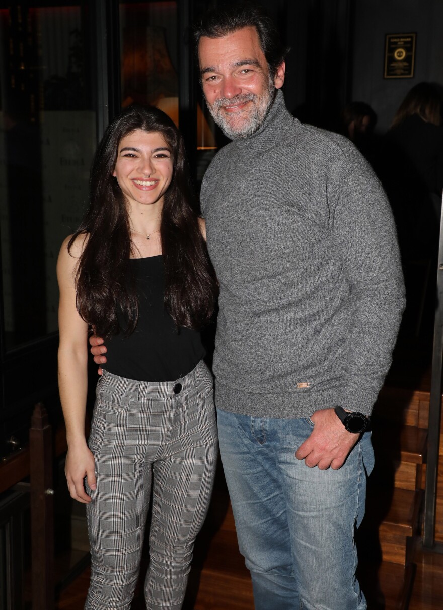 Κωνσταντίνος Καζάκος: - Βασιλική Μακρή: Η κατά 27 χρόνια μικρότερη σύντροφος - Ο χορός και η γνωριμία τους