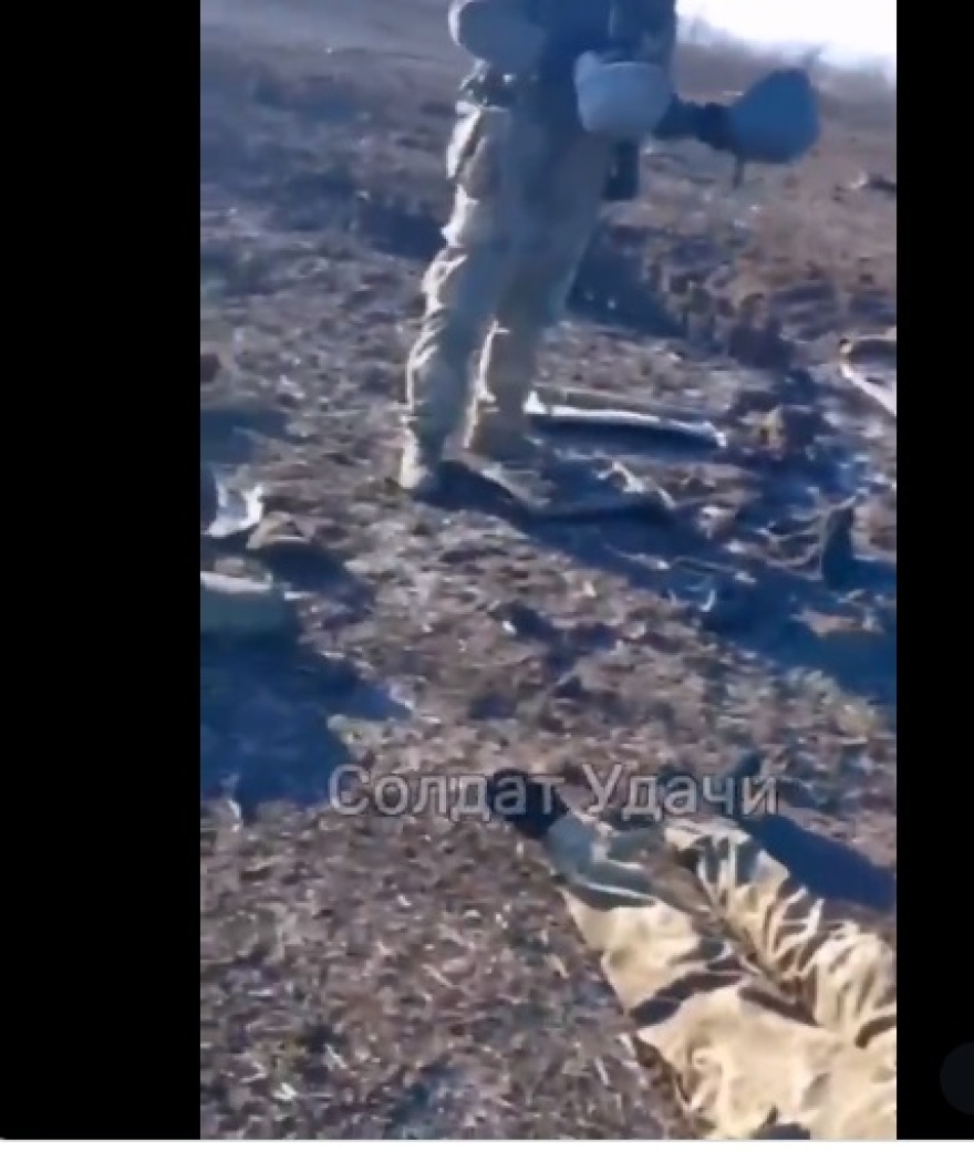 Πόλεμος στην Ουκρανία: Ο Ζελένσκι εκφράζει αποτροπιασμό για τα βίντεο με αποκεφαλισμένους στρατιώτες