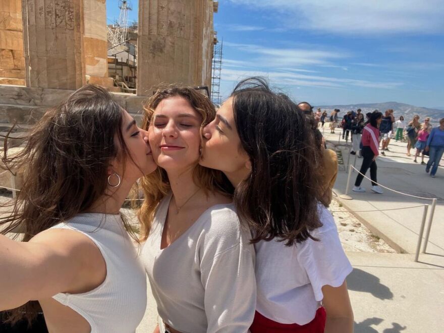 Μελίνα Νικολαΐδη: Στην Ακρόπολη με τις φίλες της - Δείτε φωτογραφίες