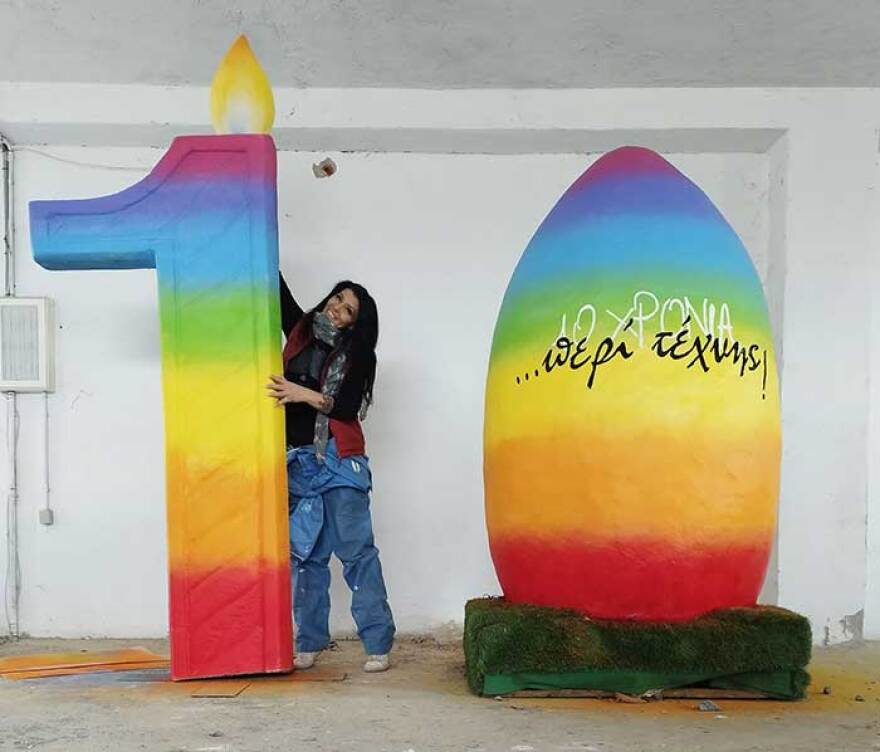 Πτολεμαΐδα: Δίχασε το αυγό-«γίγας» - Σωρεία ομοφοβικών και σεξιστικών σχολίων (φωτογραφίες)