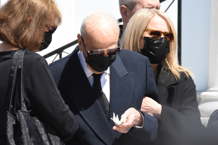 Γιώργος Μπόμπολας: Το «αντίο» του γιου του Λεωνίδα, του εγγονού του και της επί 48 χρόνια βοηθού του