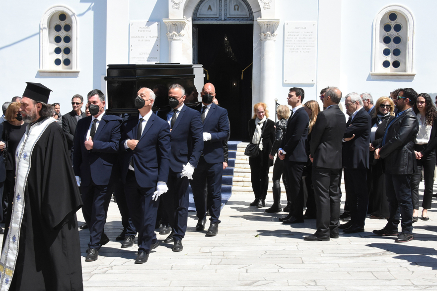 Γιώργος Μπόμπολας: Το «αντίο» του γιου του Λεωνίδα, του εγγονού του και της επί 48 χρόνια βοηθού του