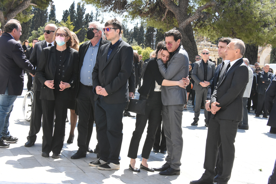 Γιώργος Μπόμπολας: Το «αντίο» του γιου του Λεωνίδα, του εγγονού του και της επί 48 χρόνια βοηθού του