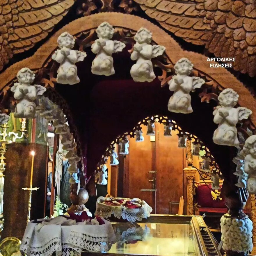 Τέμπη: Επιτάφιος με 57 αγγελάκια για τα θύματα της τραγωδίας