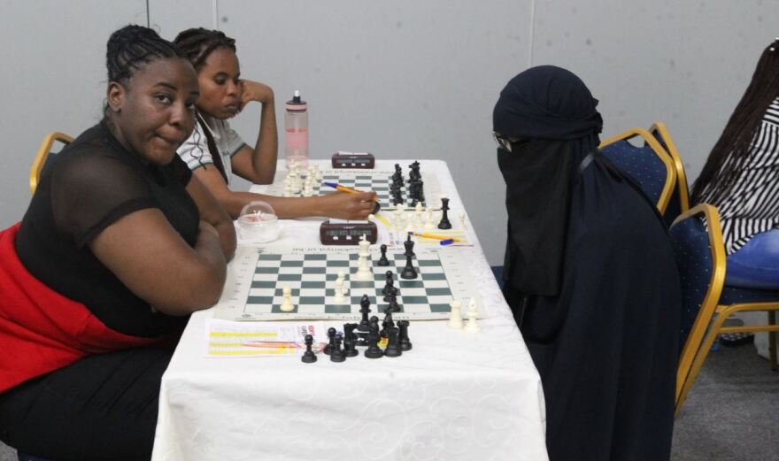 Κένυα: Σκακιστής φόρεσε νικάμπ και «πέρασε» ως γυναίκα σε τουρνουά επειδή ήθελε χρήματα