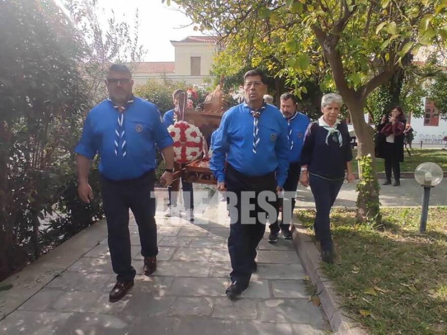 Πάτρα: Με ευλάβεια η περιφορά του Επιταφίου στο Παλαιό Δημοτικό Νοσοκομείο