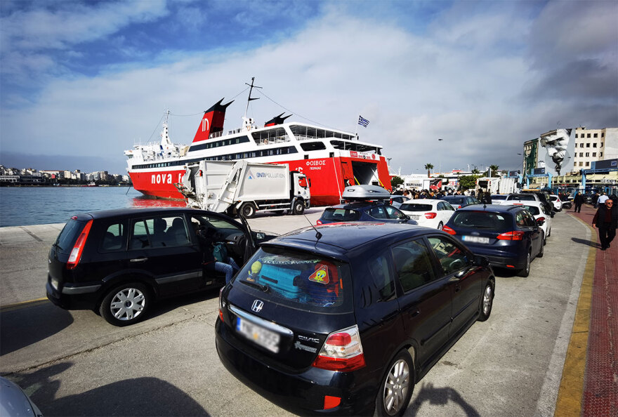 Έξοδος Πάσχα: «Σαν Δεκαπενταύγουστος» η εικόνα στο λιμάνι του Πειραιά