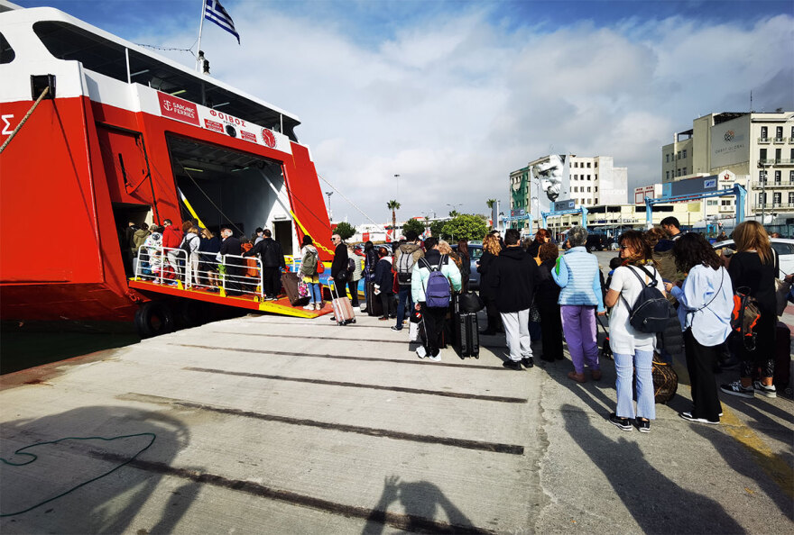 Αδειάζει η Αθήνα: Η μεγαλύτερη έξοδος των τελευταίων χρόνων - Δείτε live την κίνηση 