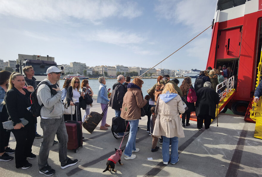 Έξοδος Πάσχα: «Σαν Δεκαπενταύγουστος» η εικόνα στο λιμάνι του Πειραιά
