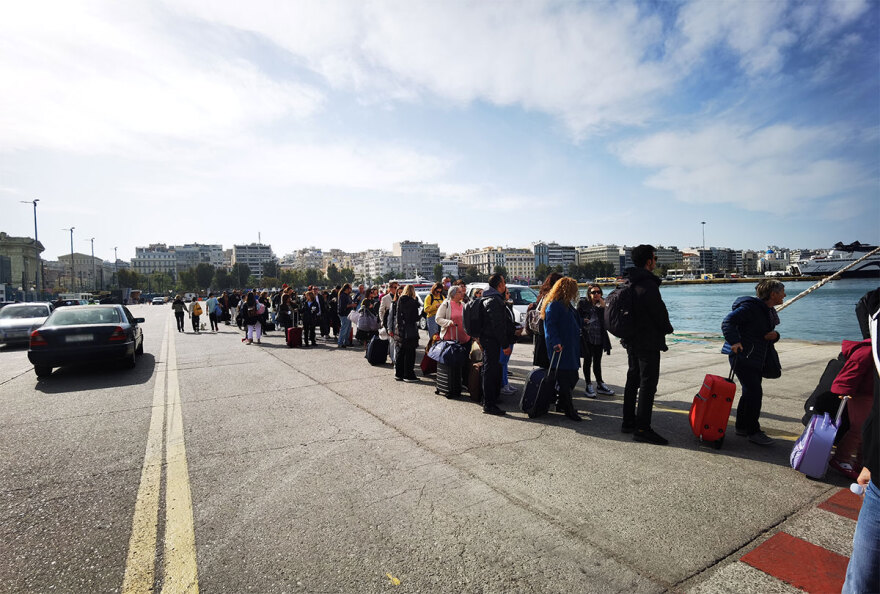 Αδειάζει η Αθήνα: Η μεγαλύτερη έξοδος των τελευταίων χρόνων - Δείτε live την κίνηση 