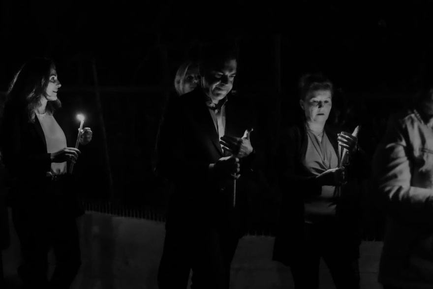 Σε κλίμα κατάνυξης η περιφορά των Επιταφίων - Δείτε φωτογραφίες και βίντεο