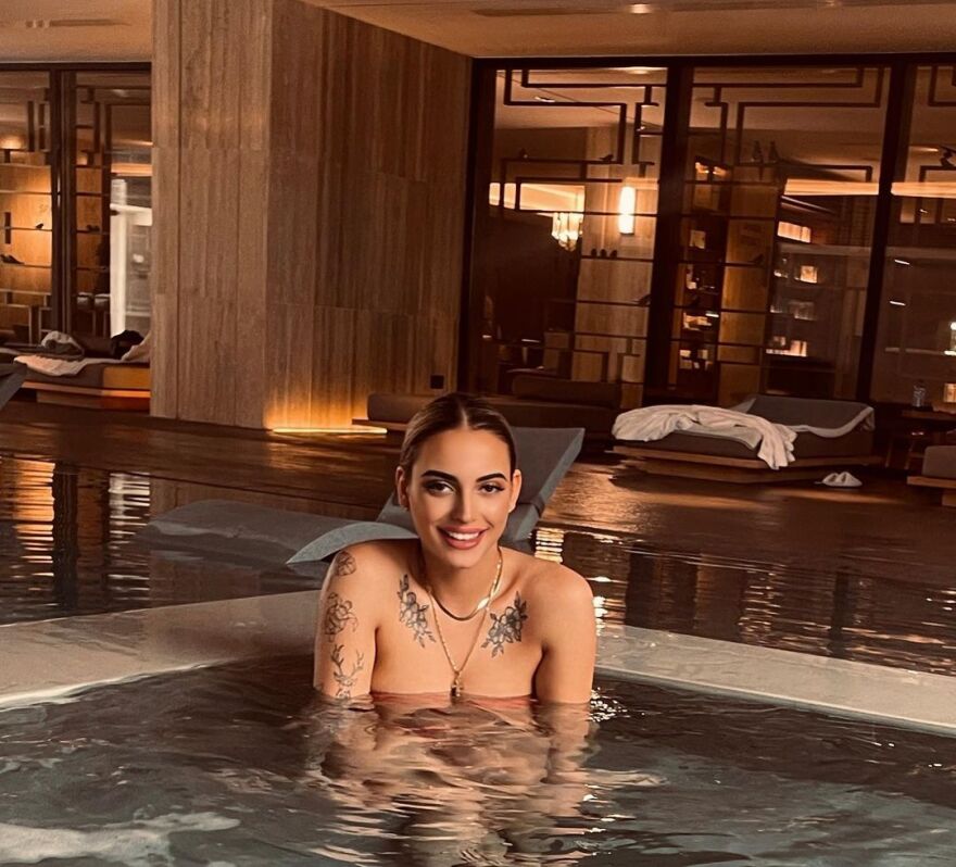 Ραφαέλα Γεωργίου - Με άλλη μύτη, χείλη και μαλλιά εμφανίστηκε η πρώην παίκτρια του «Bachelor»